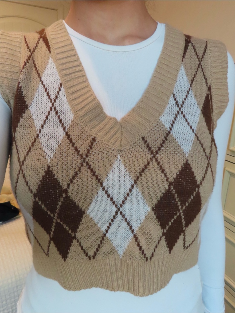Women’s Argyle Knit Sweater Vest V-Neck Sleeveless Brown Beige Small